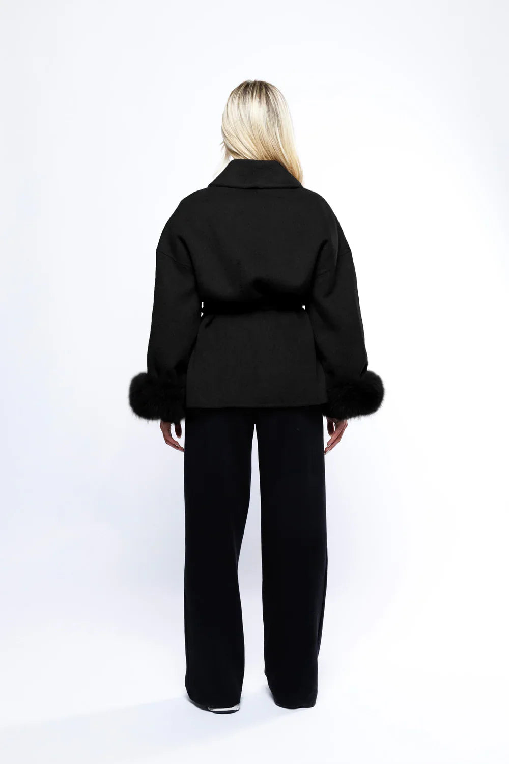 Women’s Wool Coat – Elegant Design, Faux Fur Details & Premium Warmth